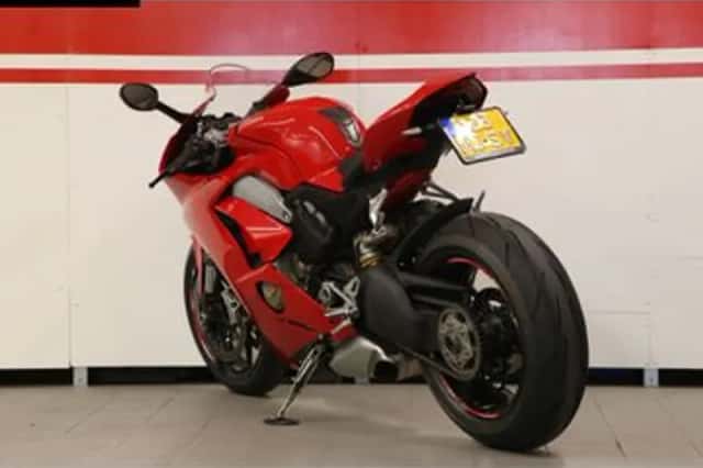 DUCATI PANIGALE V4 (2018) thumbnail 5