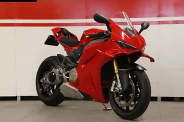 DUCATI PANIGALE V4 S (2024) thumbnail 2