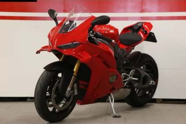 DUCATI PANIGALE V4 S (2024) thumbnail 3