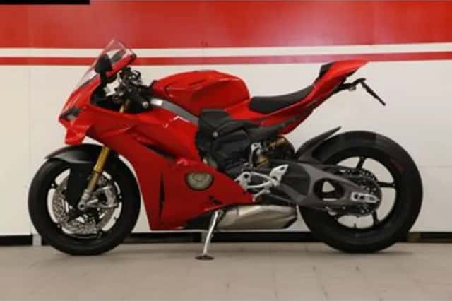 DUCATI PANIGALE V4 S (2024) thumbnail 4
