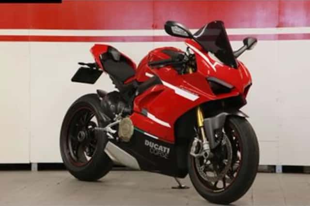 Ducati Panigale V4S (2018) thumbnail 2