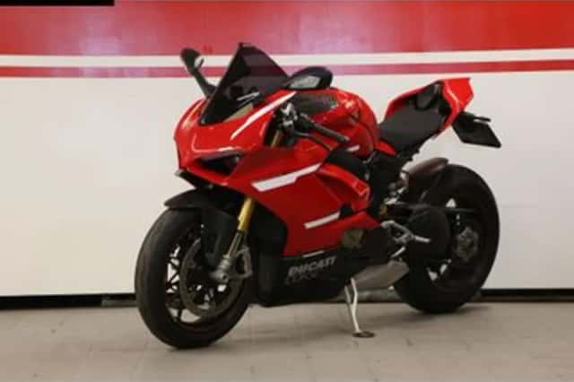 Ducati Panigale V4S (2018) thumbnail 3