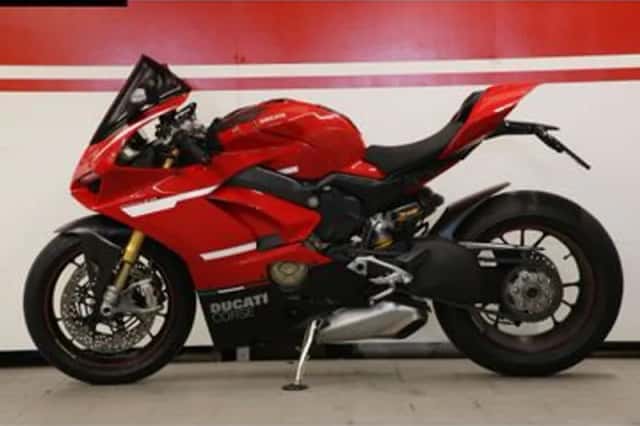 Ducati Panigale V4S (2018) thumbnail 4