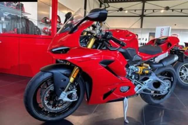 Ducati Panigale V2 (2025) thumbnail 1