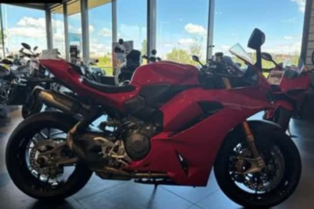 Ducati Panigale V2 (2025) thumbnail 2