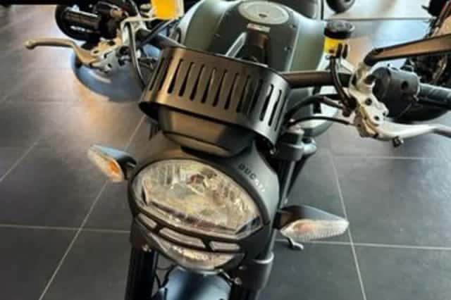 Ducati Monster 1100 EVO (2013) thumbnail 4