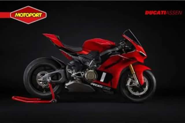 Ducati PANIGALE V4 S (2026) thumbnail 1