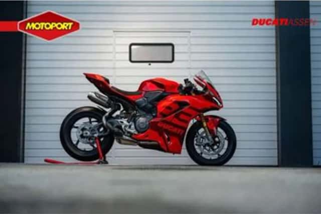 Ducati PANIGALE V2 S (2026) thumbnail 2
