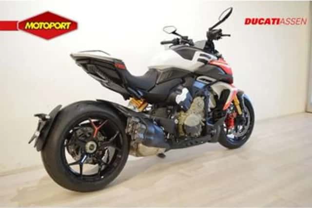 Ducati DIAVEL V4 RS (2026) thumbnail 3