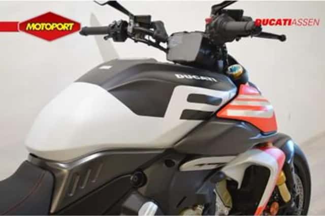 Ducati DIAVEL V4 RS (2026) thumbnail 4