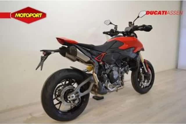 Ducati HYPERMOTARD V2 (2026) thumbnail 3