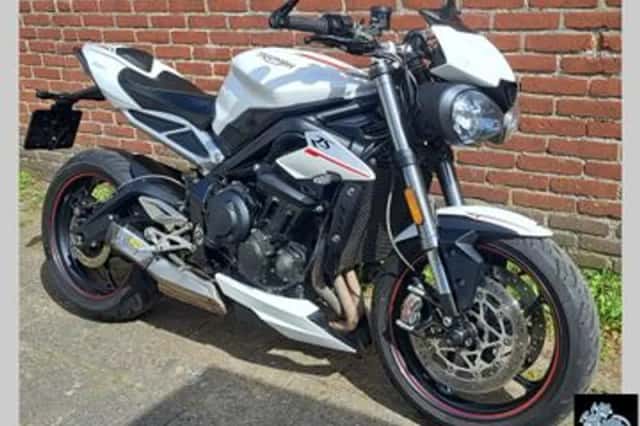 Triumph Street Triple RS (2019) thumbnail 2