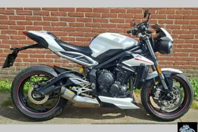 Triumph Street Triple RS (2019) thumbnail 3
