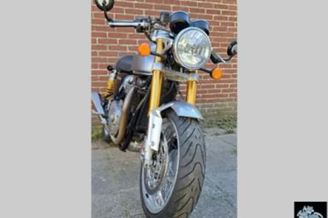 Triumph Thruxton 1200 R (2016) thumbnail 1