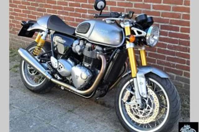 Triumph Thruxton 1200 R (2016) thumbnail 2