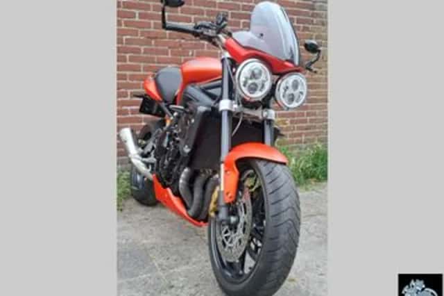 Triumph Street Triple R (2010) thumbnail 1