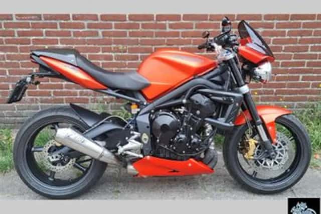 Triumph Street Triple R (2010) thumbnail 3