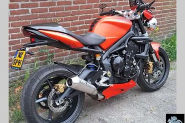 Triumph Street Triple R (2010) thumbnail 4