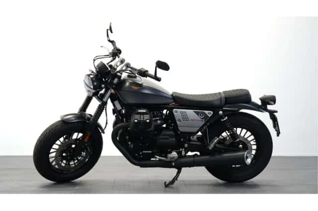Moto Guzzi V9 Bobber (2023) thumbnail 3