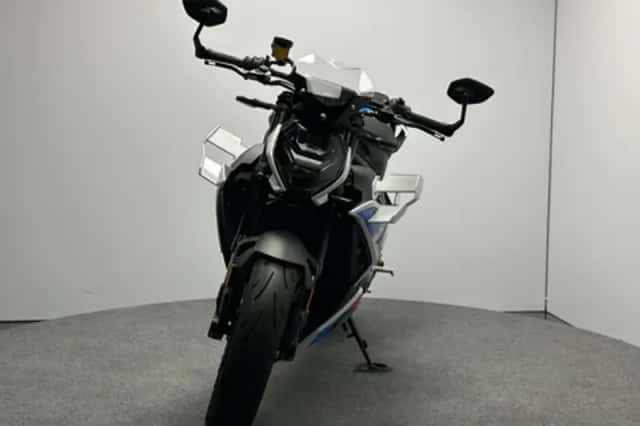 BMW M 1000 R (2024) thumbnail 4