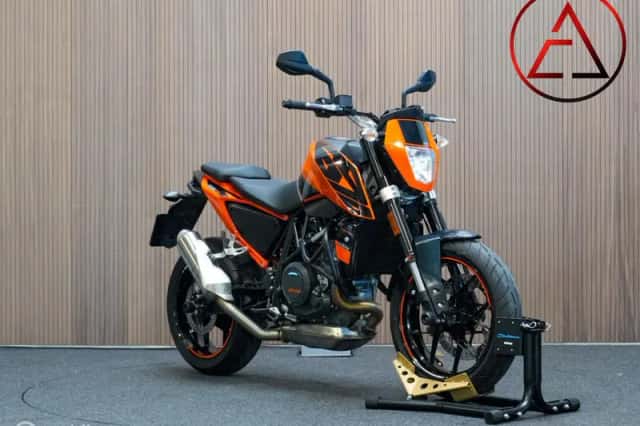 KTM 690 Duke (2017) thumbnail 1