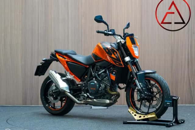 KTM 690 Duke (2017) thumbnail 2