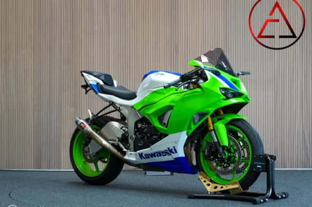 Kawasaki Ninja ZX-6R (2024) thumbnail 1
