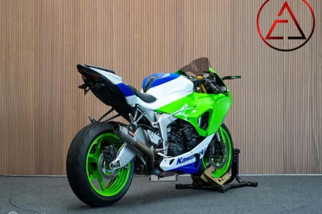 Kawasaki Ninja ZX-6R (2024) thumbnail 2