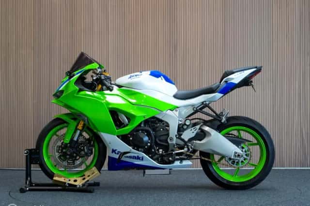 Kawasaki Ninja ZX-6R (2024) thumbnail 4