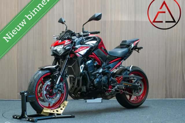 Kawasaki Z900 (2024) thumbnail 2