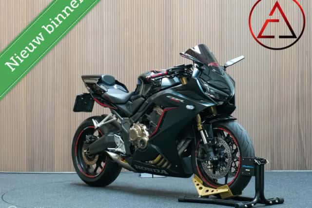 Honda CBR650R (2022) thumbnail 1