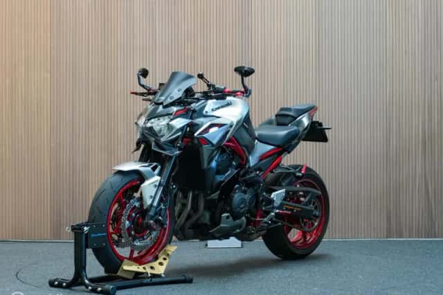 Kawasaki Z900 (2023) thumbnail 6
