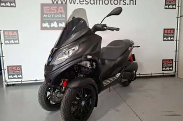 PIAGGIO MP3 300 HPE (2022) thumbnail 3