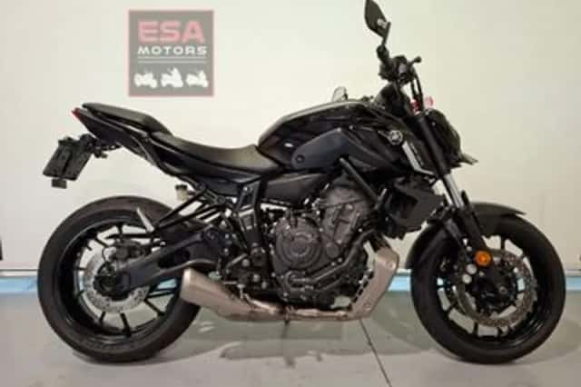 YAMAHA MT 07 (2023) thumbnail 2