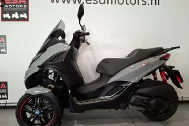 Piaggio MP3 300 HPE (2022) thumbnail 1