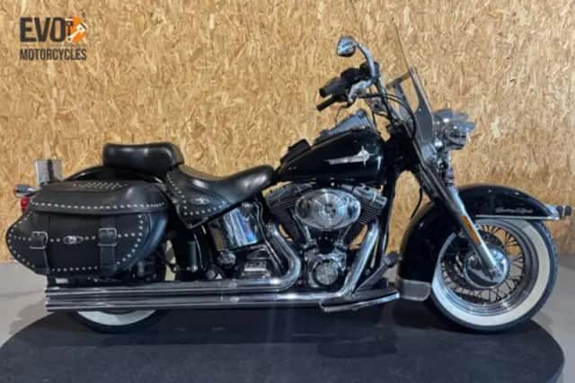 Harley-Davidson 88 FLSTC Heritage Classic (2002) thumbnail 1