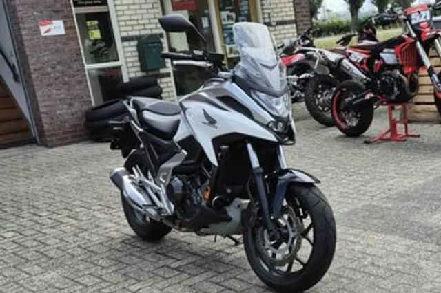 Honda NC750X (2022) thumbnail 2