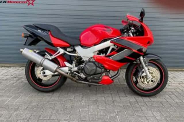 Honda VTR 1000 F FIRESTORM (2005) thumbnail 1