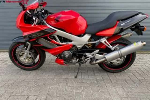 Honda VTR 1000 F FIRESTORM (2005) thumbnail 2