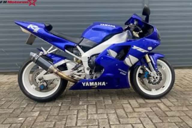 YAMAHA YZF R1 (1999) thumbnail 1