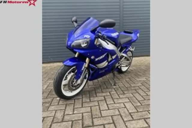 YAMAHA YZF R1 (1999) thumbnail 3