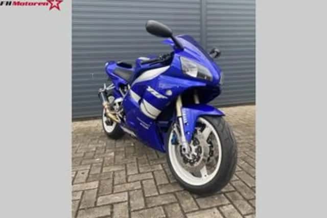 YAMAHA YZF R1 (1999) thumbnail 4