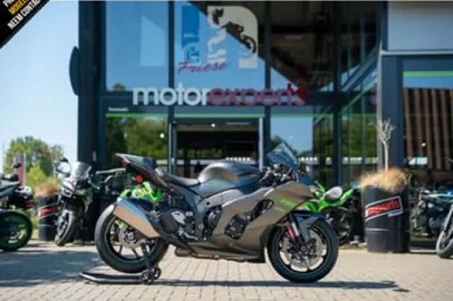 Kawasaki Ninja ZX-10RR (2025) thumbnail 1