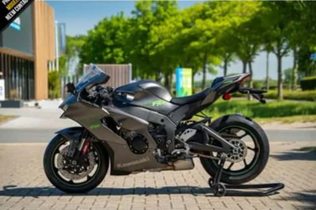 Kawasaki Ninja ZX-10RR (2025) thumbnail 4