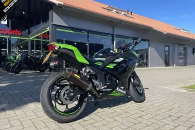 Kawasaki Ninja 300 (2017) thumbnail 3
