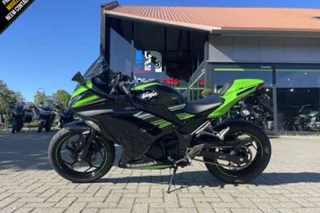 Kawasaki Ninja 300 (2017) thumbnail 4