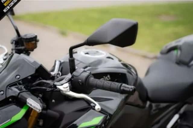 Kawasaki Z900 (2023) thumbnail 3