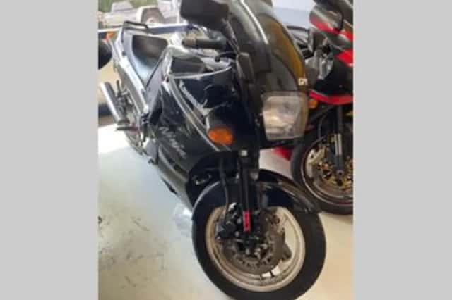 Kawasaki GPX 600 R (1991) thumbnail 1