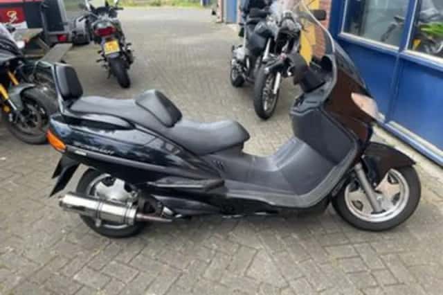 Suzuki AN 400 Burgman (2000) thumbnail 1