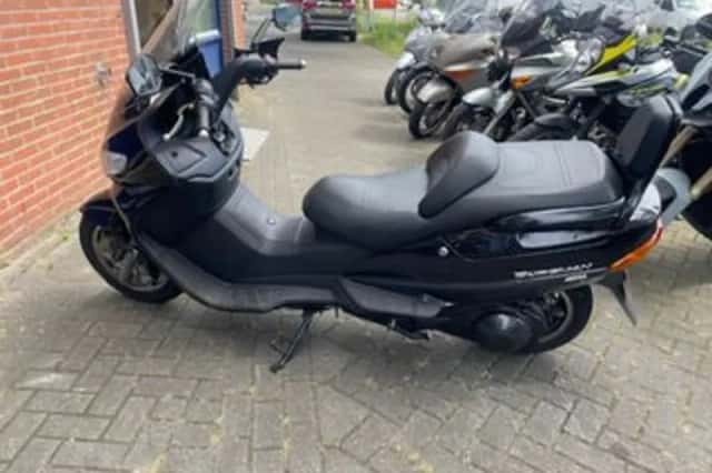 Suzuki AN 400 Burgman (2000) thumbnail 2